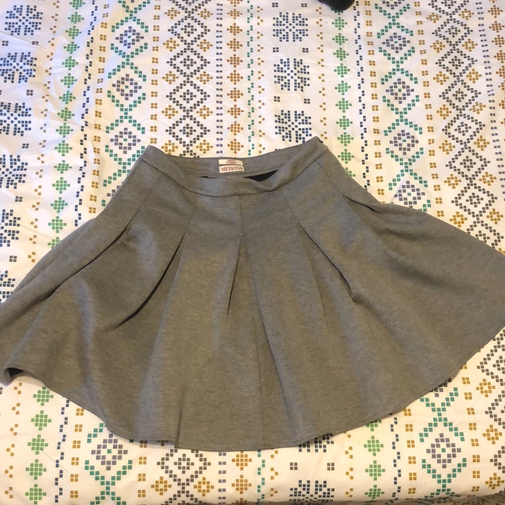 Thick Pleaded Gray Skirt